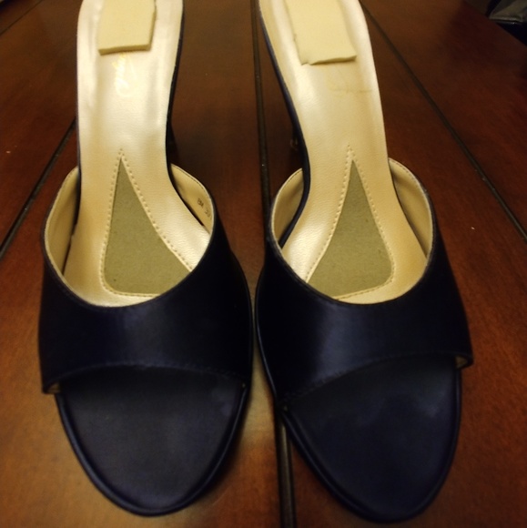 Dark blue/navy satin shoes - Picture 3 of 3
